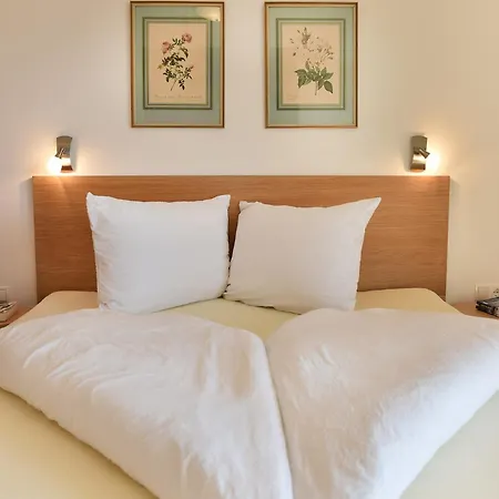 Haus Rosengarten Bed & Breakfast *